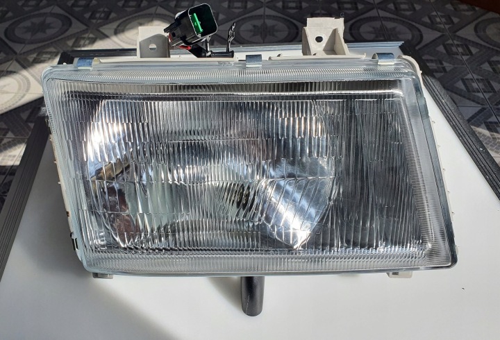 Reflektor Mitsubishi Fuso Canter 2005-2011